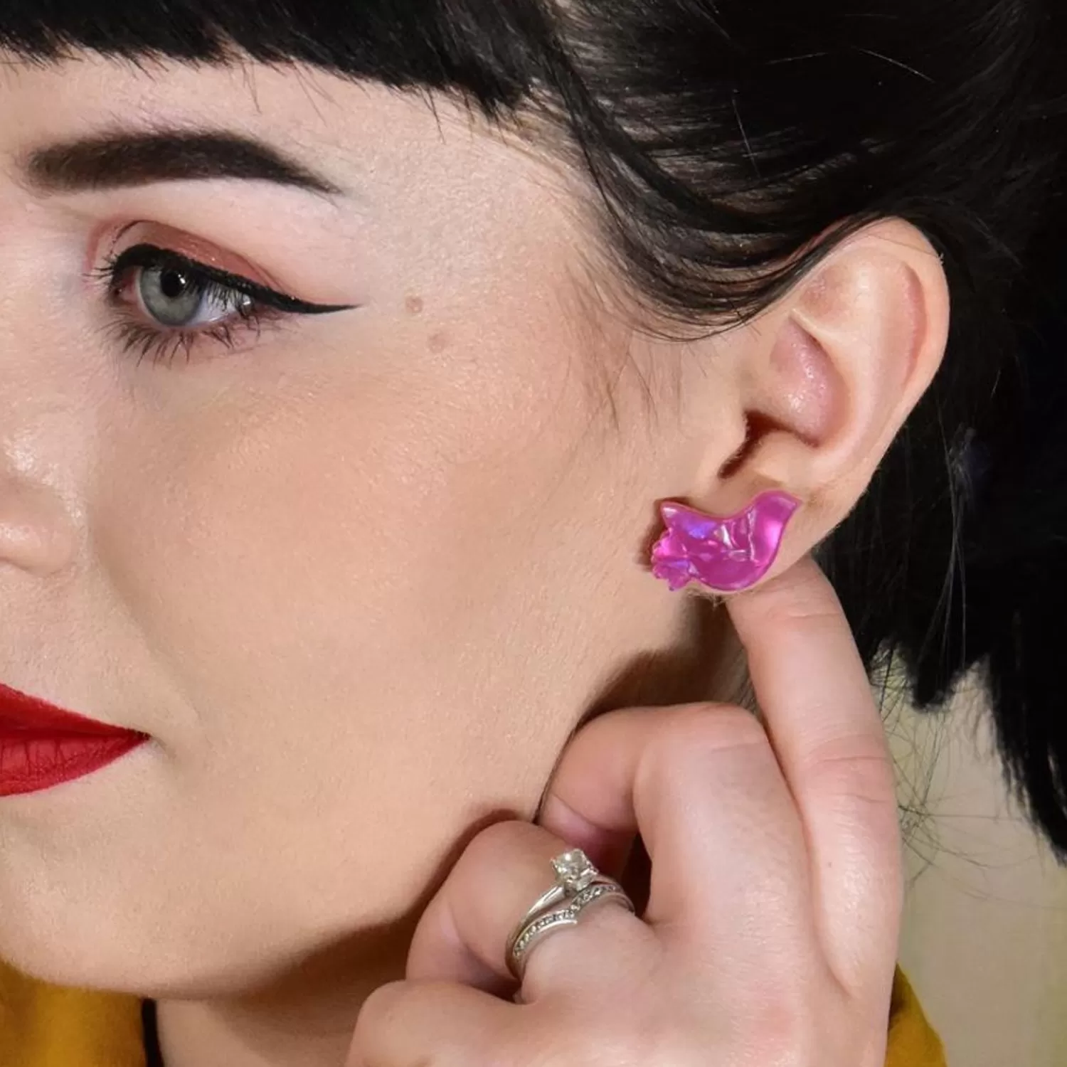 Bird Textured Glitter Resin Stud Earrings - Fuchsia*Erstwilder Outlet