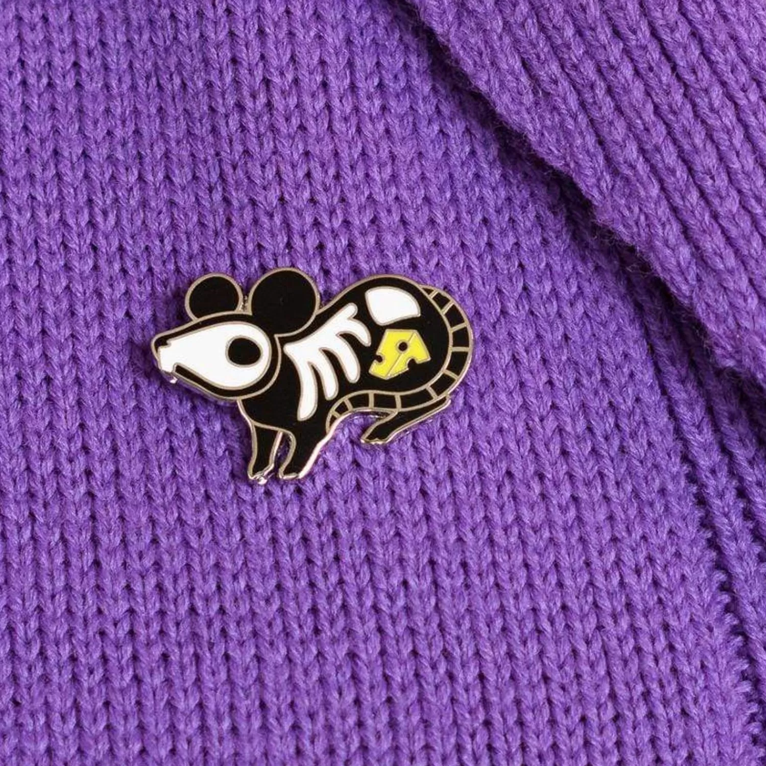 Mousy Mischief Enamel Pin*Erstwilder Clearance