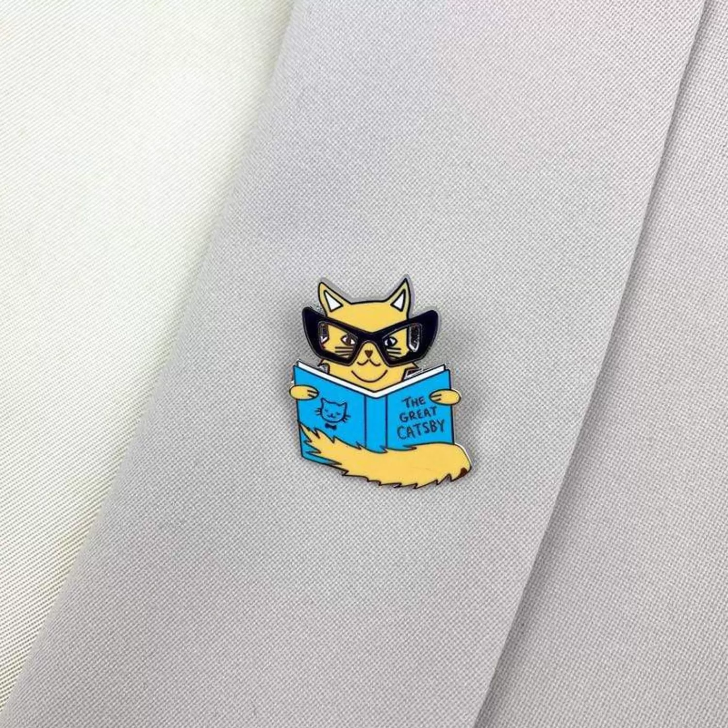 Puss In Books Enamel Pin*Erstwilder Best