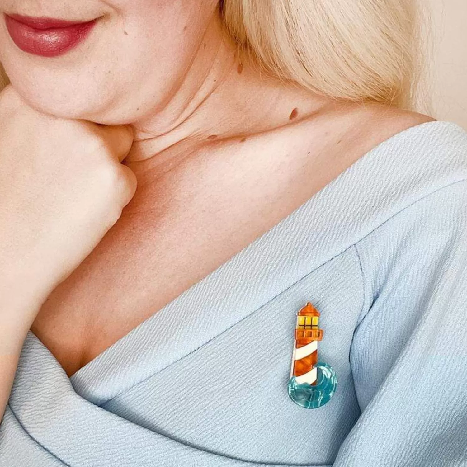 Round The Twist Mini Brooch*Erstwilder Hot