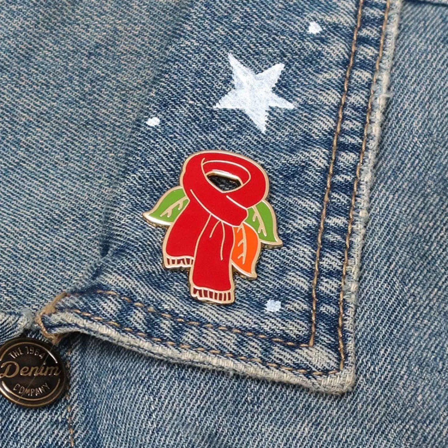 Scarf Souvenir Enamel Pin*Erstwilder Outlet