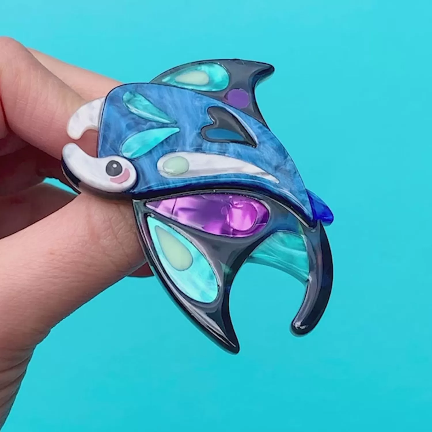 The Mercurial Manta Ray Brooch*Erstwilder Shop