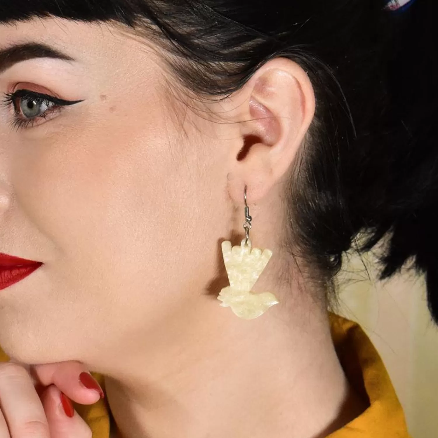 Wagtail Ripple Glitter Resin Drop Earrings - Cream*Erstwilder Outlet